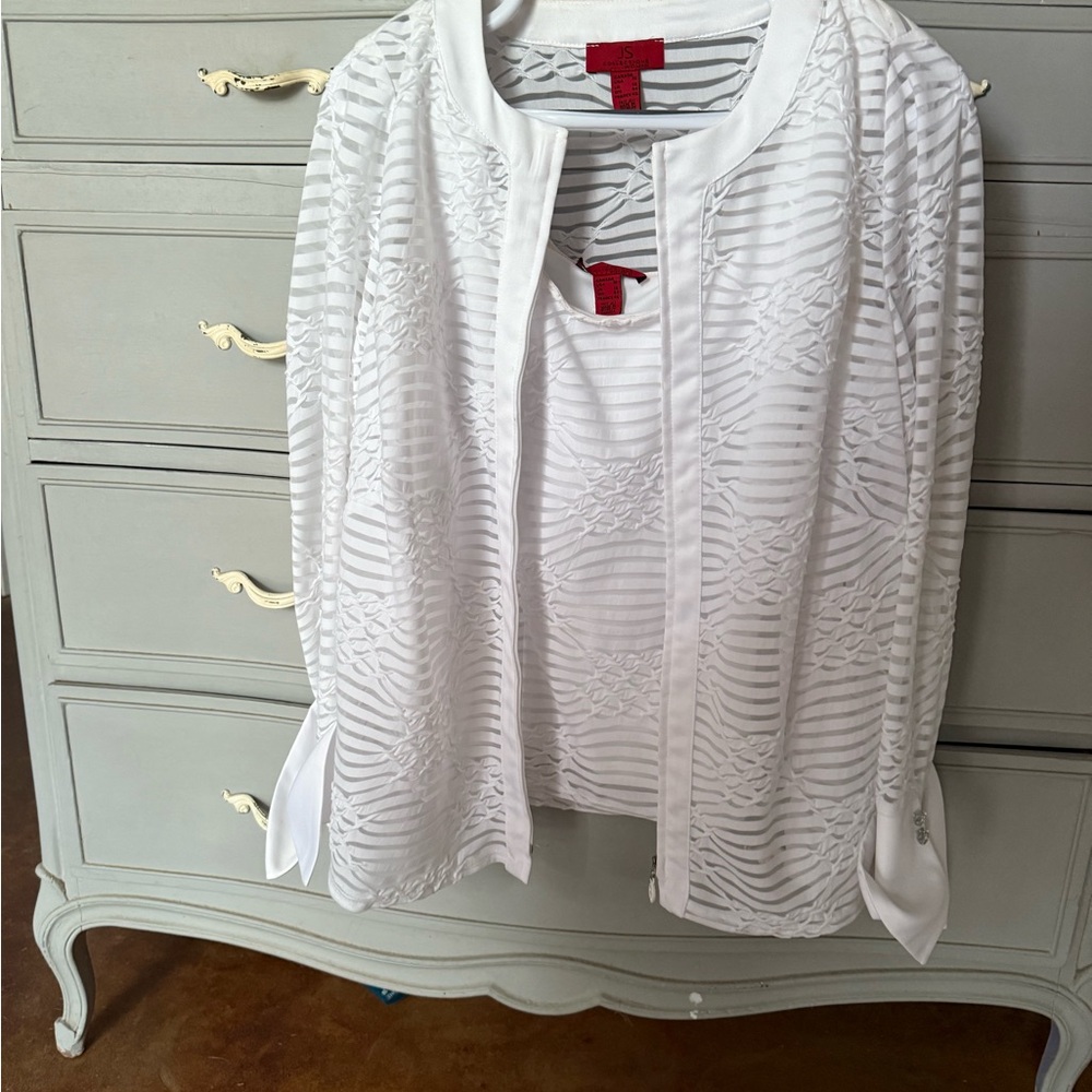 White dress-up duo. Tank and see-through over-jacket. Rhinestones on the cuffs. - Picture 3 of 14